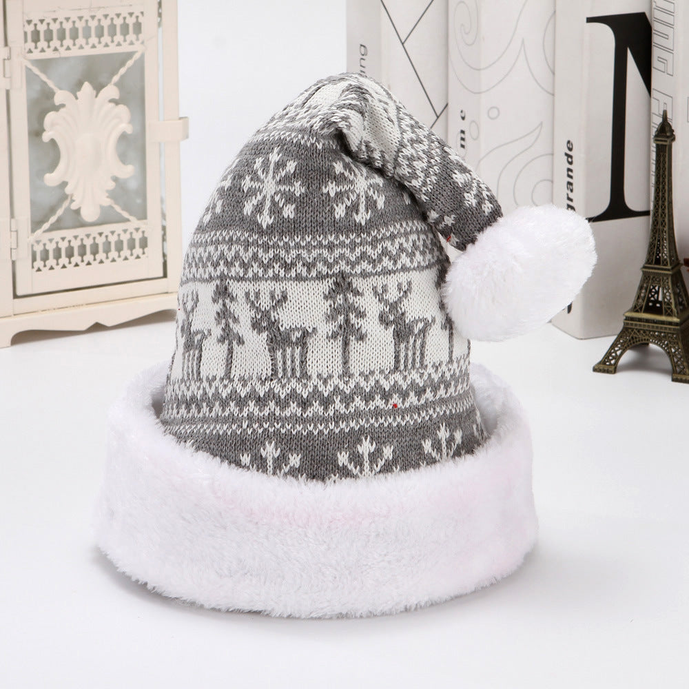 WINTRY PATTERNed Ultra Soft Fleece Christmas Hats met puffballs