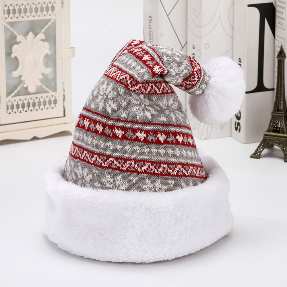 WINTRY PATTERNed Ultra Soft Fleece Christmas Hats met puffballs