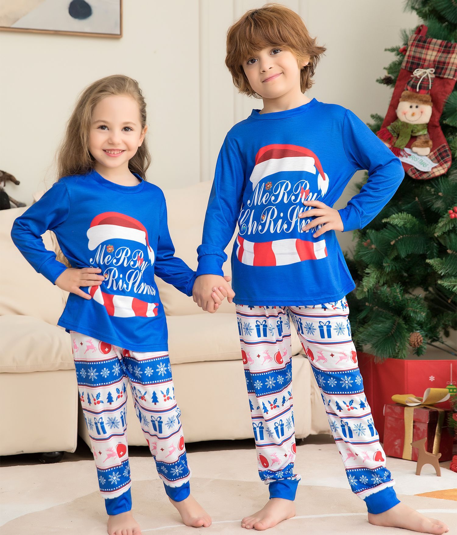 Blauw en wit vrolijk kerstfeest bijpassende familie pyjama set