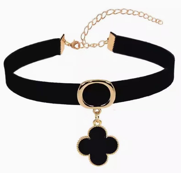 Kalung Choker Hitam & Emas yang Elegan