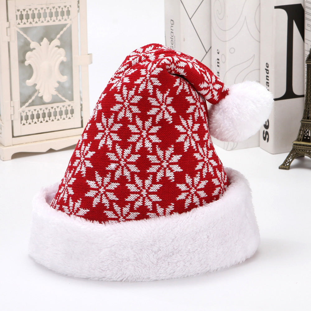 WINTRY PATTERNed Ultra Soft Fleece Christmas Hats met puffballs