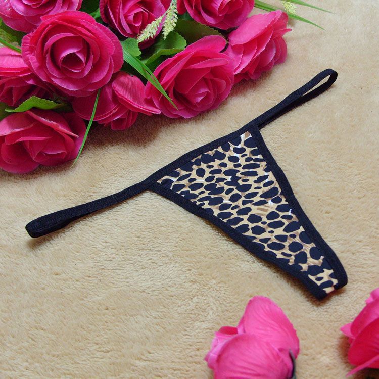 Thong G-string sederhana dengan thong renda transparan