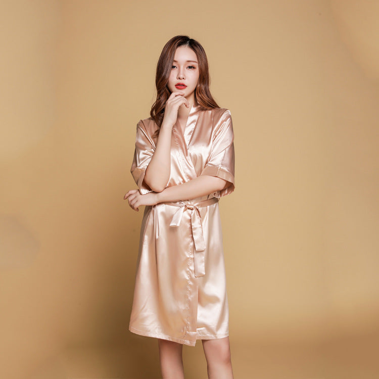 Robe à cravate en satin doux et simple