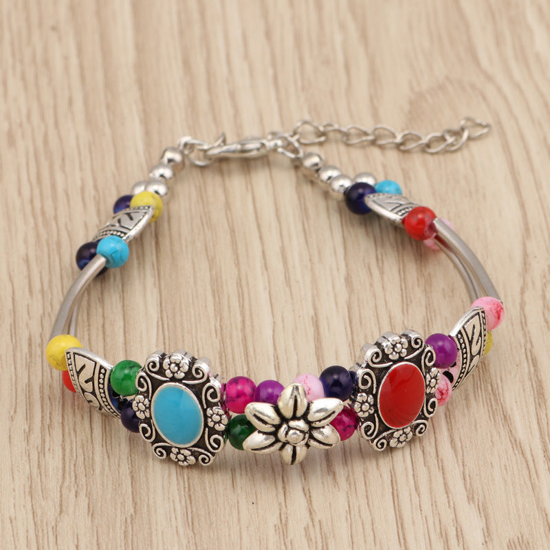 Pulsera de metal con cuentas florales