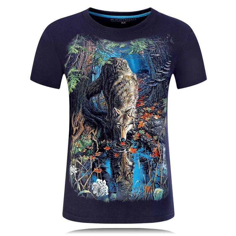 Durstiger Wolf im Wald-Shirt