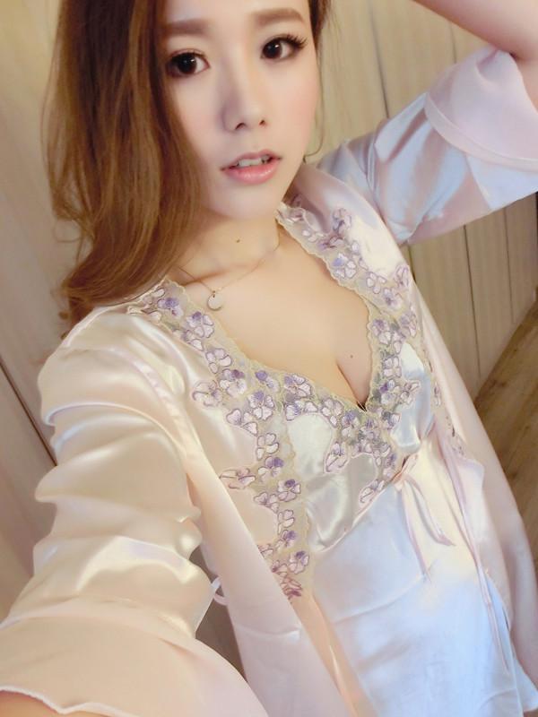 Chemise de dentelle de fleur avec robe assorti