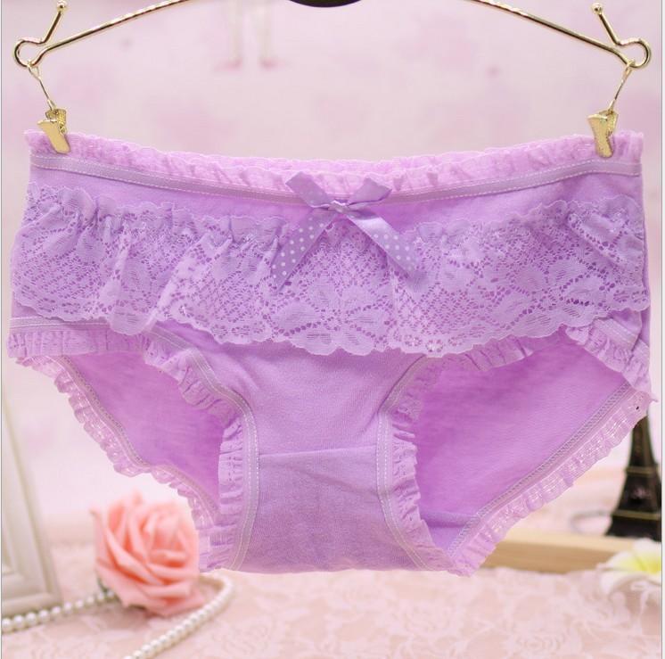 Panty bikini renda dan ruffles feminin