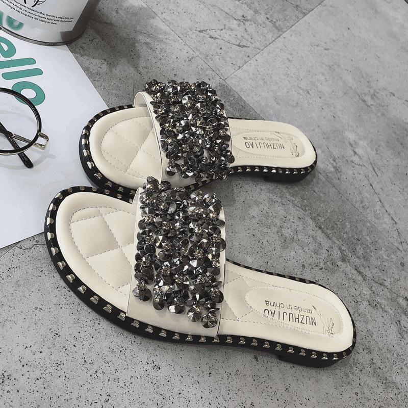 Sandal trim stud mutiara bertatahkan