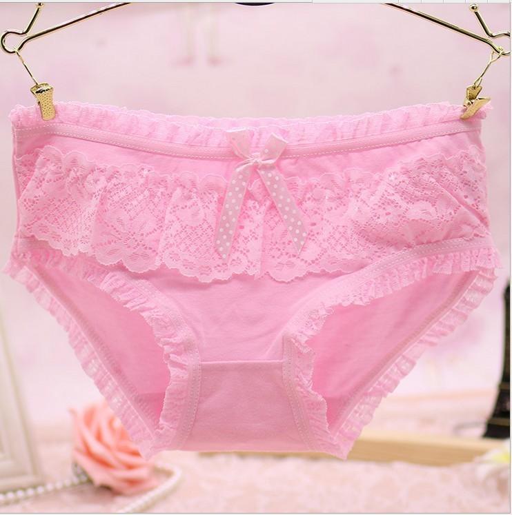 Panty bikini renda dan ruffles feminin