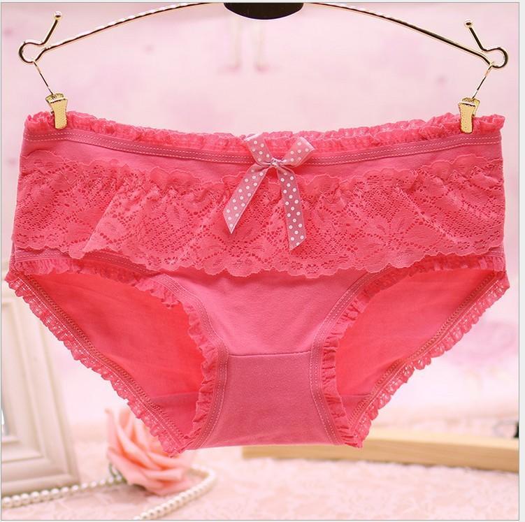 Panty bikini renda dan ruffles feminin