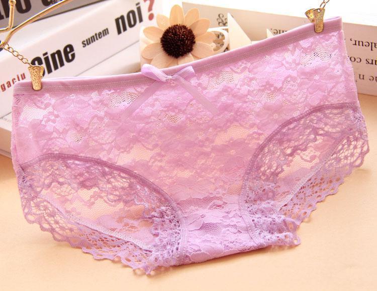 Panty hipster renda hitam mengacak -acak