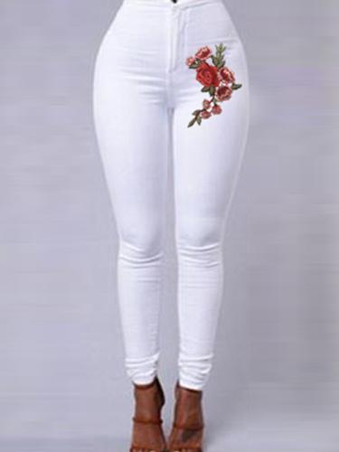 Bordado floral vermelho jeans skinny